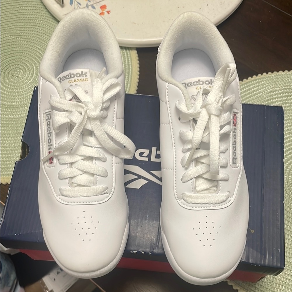 Reebok Classic White Sneakers 7.5